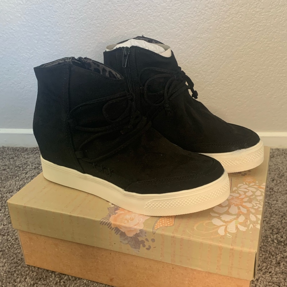 Francesca’s Very G black zip up booties